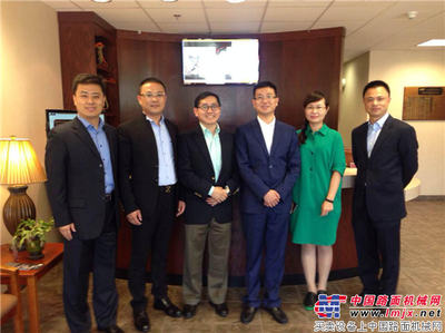 赴美考察紀(jì)實:眾鼎考察團(tuán)近距離看捷爾杰-工程機(jī)械動態(tài)-中國路面機(jī)械網(wǎng)